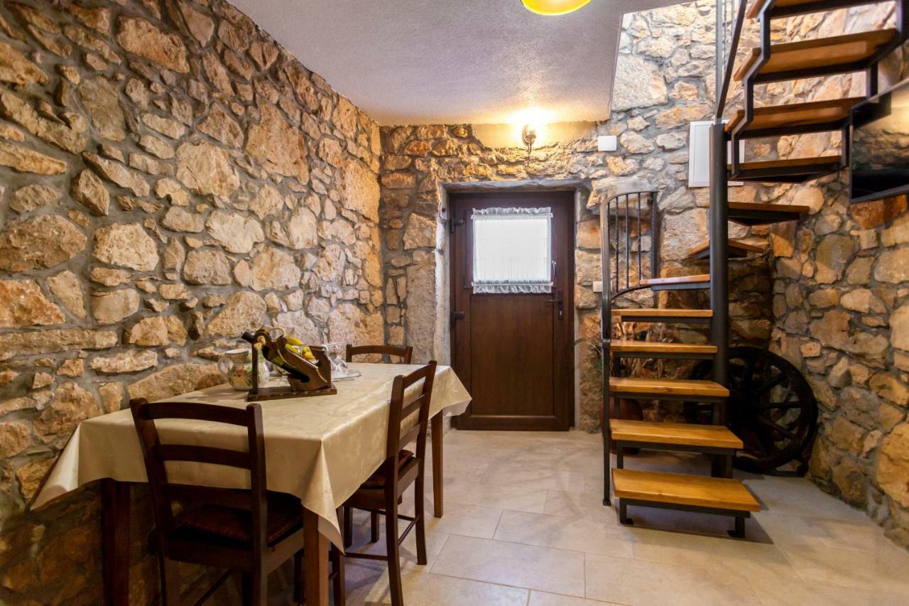 Apartments Nella Sveti Anton  Екстер'єр фото