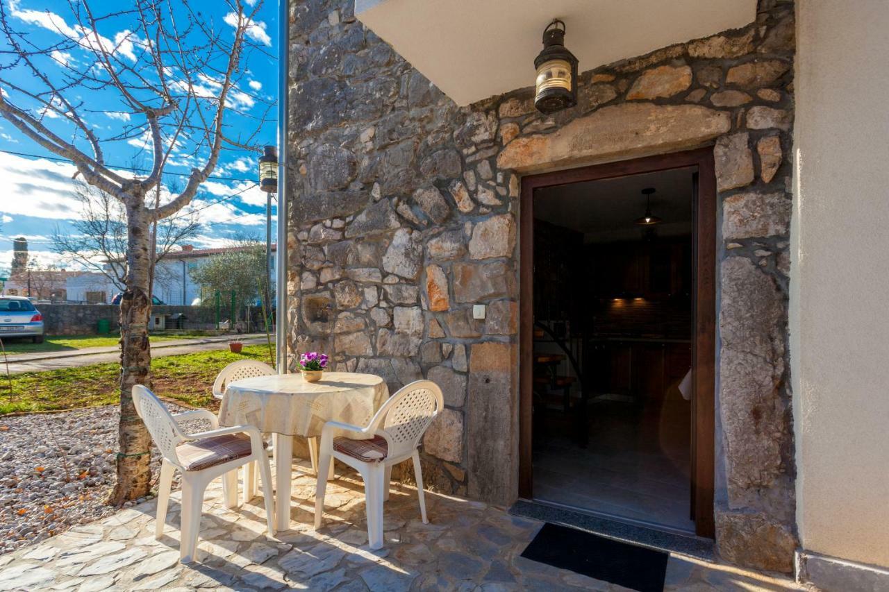 Apartments Nella Sveti Anton  Екстер'єр фото