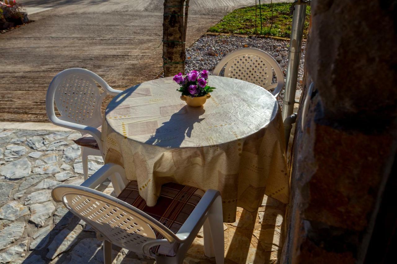 Apartments Nella Sveti Anton  Екстер'єр фото