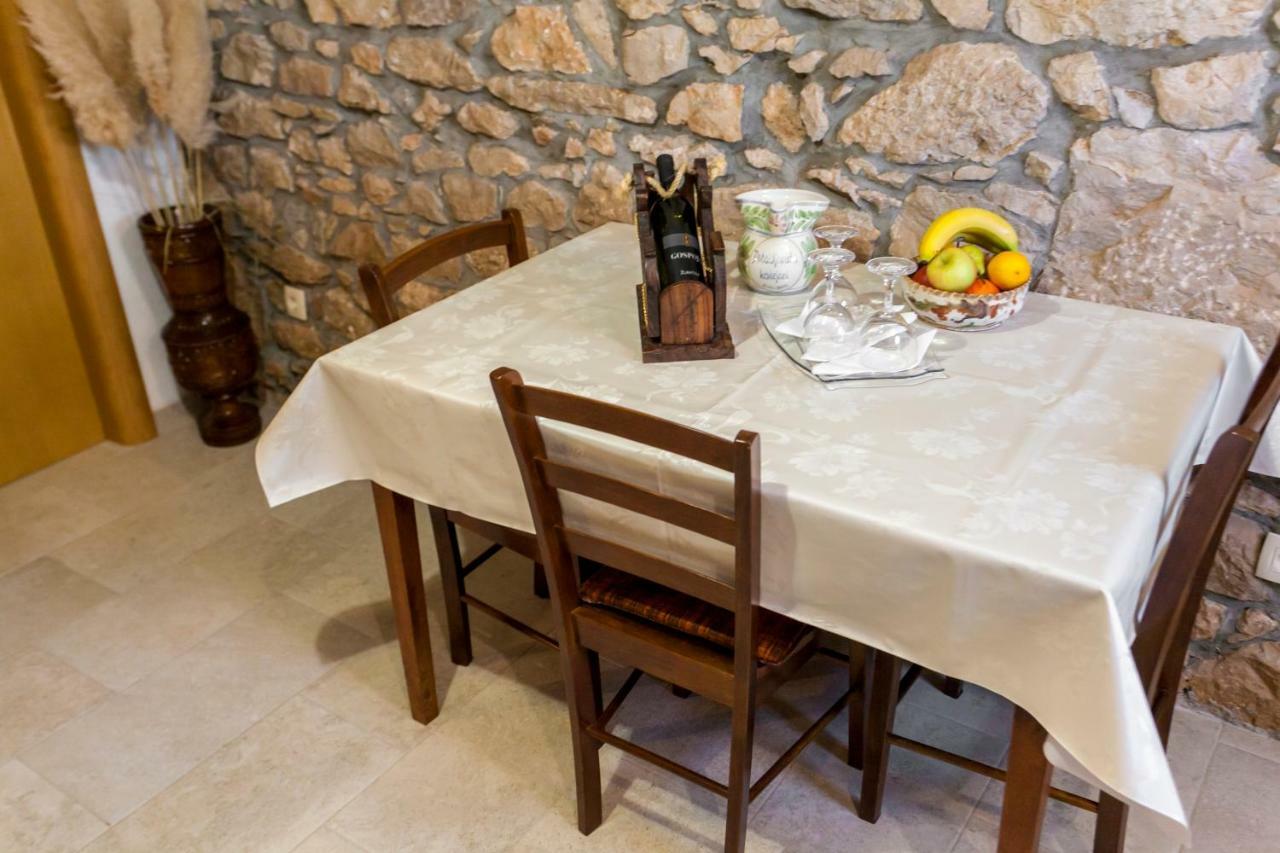 Apartments Nella Sveti Anton  Екстер'єр фото