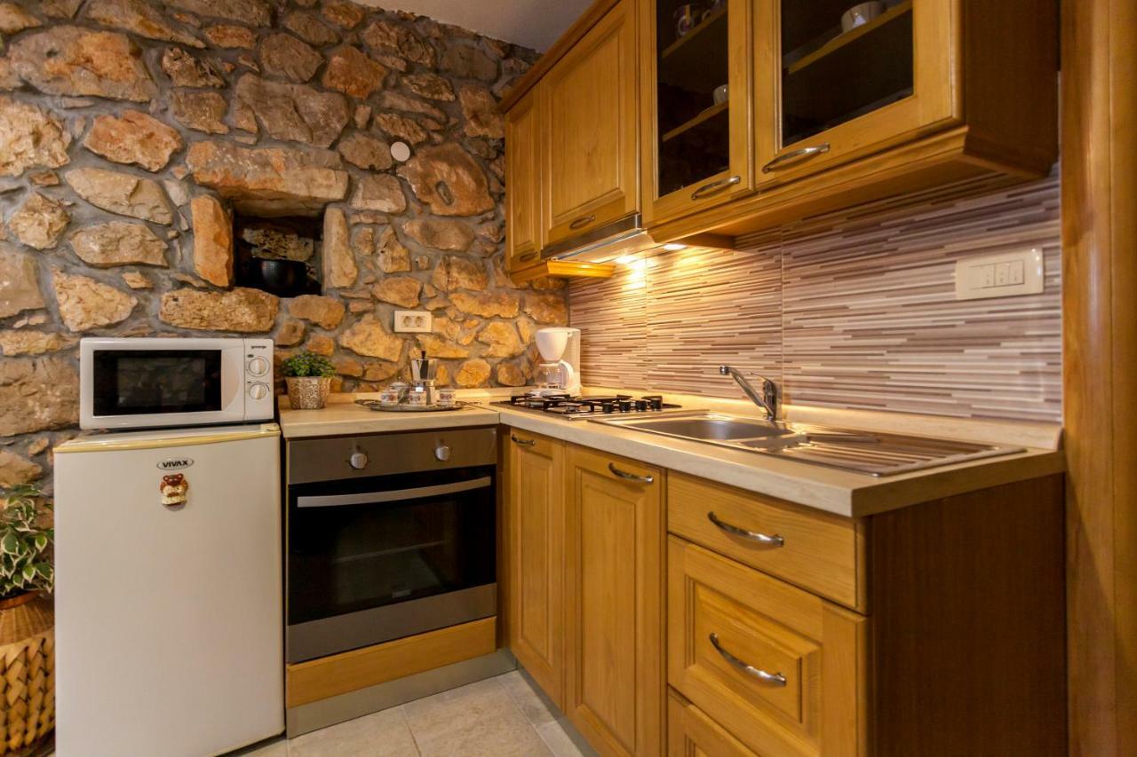 Apartments Nella Sveti Anton  Екстер'єр фото