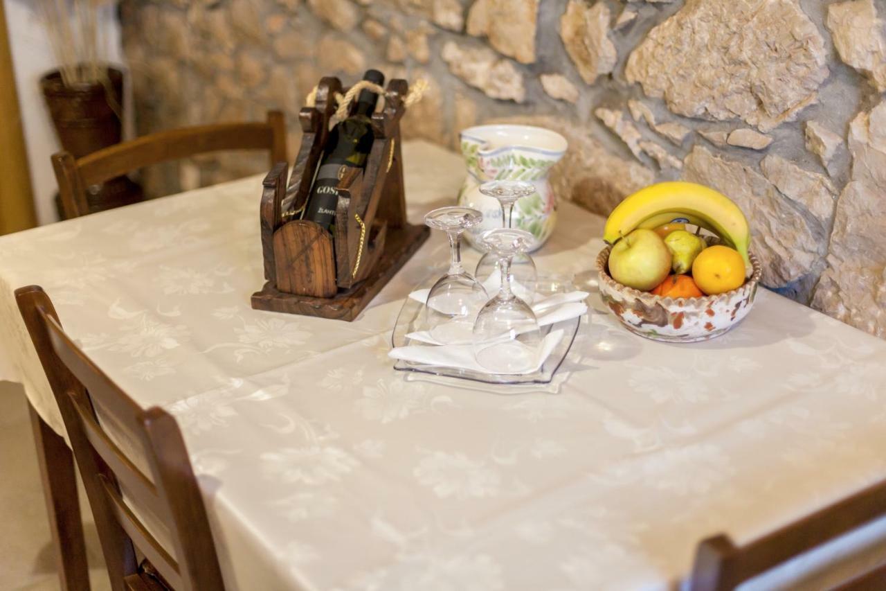 Apartments Nella Sveti Anton  Екстер'єр фото